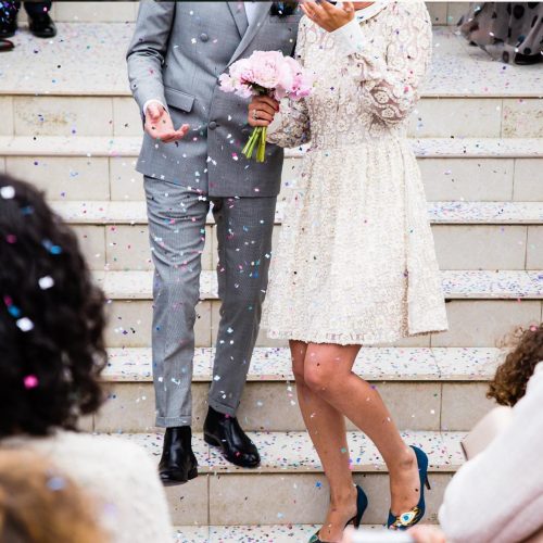 Svjetlosna instalacija iznad podija uz organizaciju vjenčanja